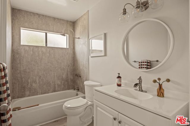 571 N Cahuenga Boulevard, Los Angeles CA: https://media.crmls.org/mediaz/606741ca-bbb2-4b04-9beb-8d300a6001f6.jpg