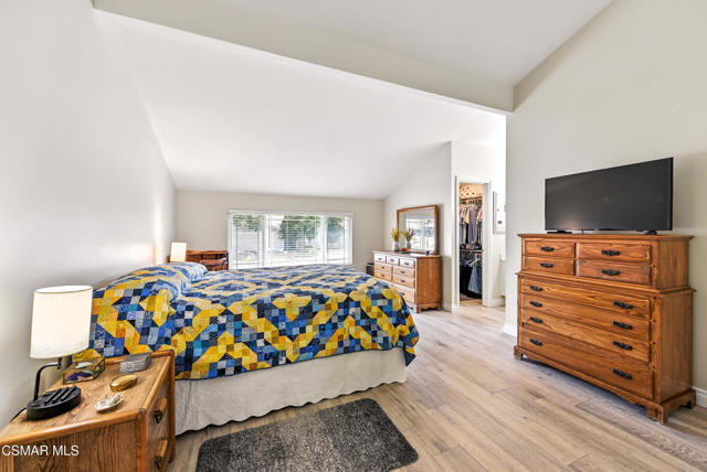 2063 Woodglen Street, Simi Valley CA: https://media.crmls.org/mediaz/606753df-4270-4603-92c9-70f3e0010d62.jpg