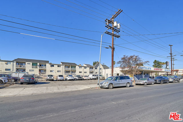 Image 9 of 18 For 20304 Saticoy Street