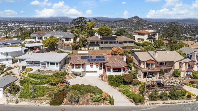 4331 Summit Drive, La Mesa CA: https://media.crmls.org/mediaz/6067f53c-b1d9-4fd2-8f9c-b8f6e6129f2b.jpg