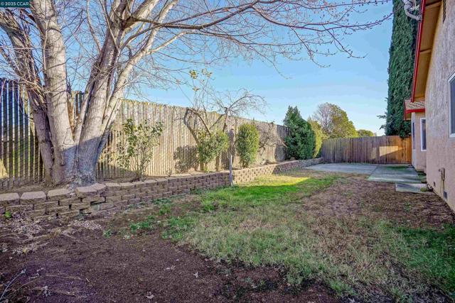 782 Ash Ct, Fairfield CA: https://media.crmls.org/mediaz/60690a9f-845c-4ede-a075-103fb25847aa.jpg