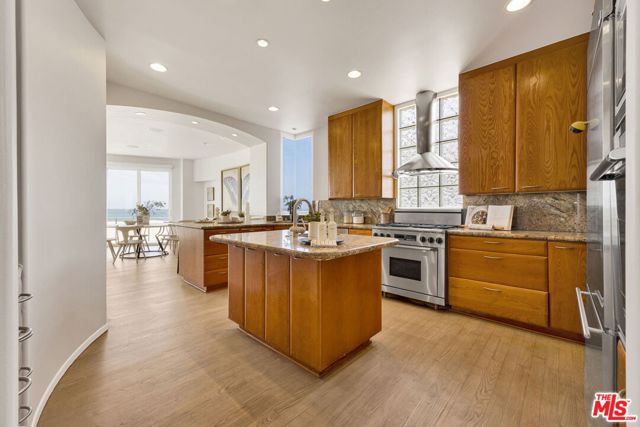 7019 E Seaside Walk, Long Beach CA: https://media.crmls.org/mediaz/60696770-e92b-4179-98e5-c0c80530414a.jpg