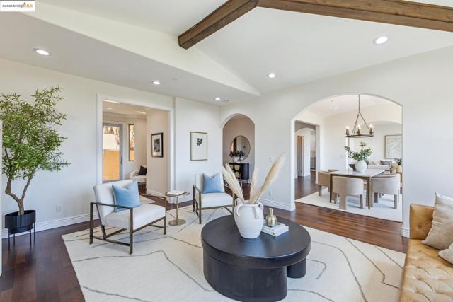 530 Gravatt Dr, Berkeley CA: https://media.crmls.org/mediaz/6069991f-b4bc-4161-be6c-2ea30802bf85.jpg
