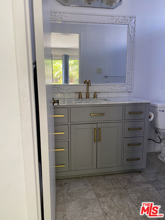 2252 Northpark Street, Thousand Oaks CA: https://media.crmls.org/mediaz/6069b673-c55e-4233-83ed-9c7f45bdcd91.jpg