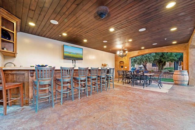 12220 Heritage Way, Gilroy CA: https://media.crmls.org/mediaz/6069dba7-743f-4565-b009-570f6337e8e3.jpg