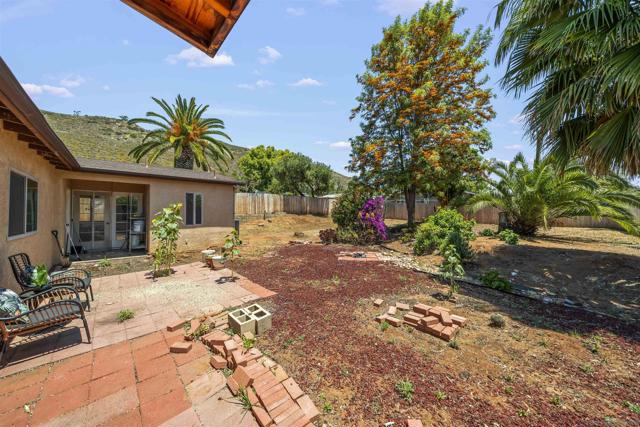 1333 Clove St, El Cajon CA: https://media.crmls.org/mediaz/606a04fd-6c05-4267-a2f3-8e45f29e157a.jpg