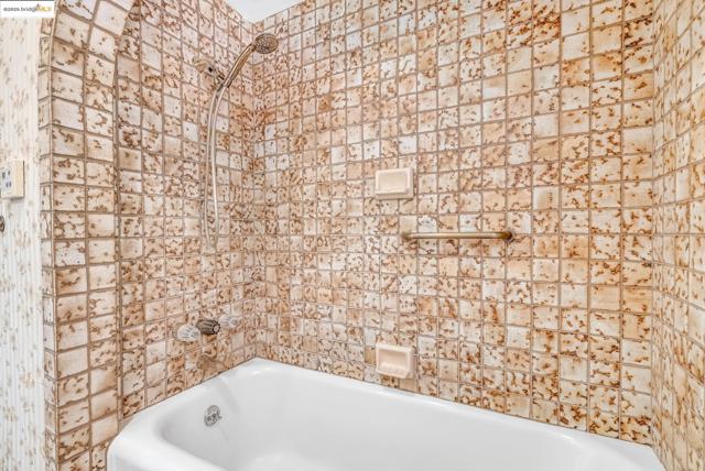 11081 BRENTWOOD BLVD., Brentwood CA: https://media.crmls.org/mediaz/606a21c6-eeb4-4df2-8601-135137595298.jpg