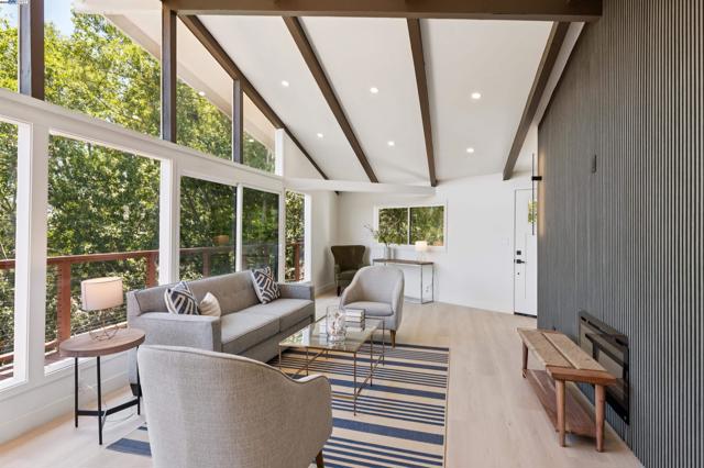 723 Redwood Rd, San Anselmo CA: https://media.crmls.org/mediaz/606a4da8-a6b7-4323-82aa-eac154832bf1.jpg