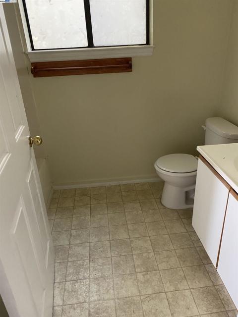 876 Valencia, San Francisco CA: https://media.crmls.org/mediaz/606ac745-cf10-4cfb-894d-3628c3998d24.jpg