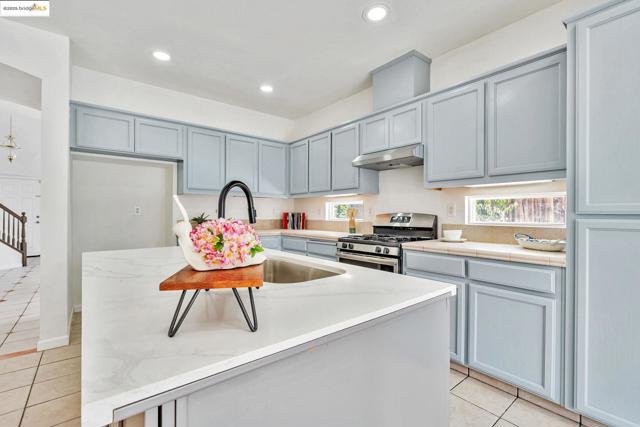 1261 King Loop, Tracy CA: https://media.crmls.org/mediaz/606ad3c1-4a25-41e0-8d37-1240cfe6e02c.jpg