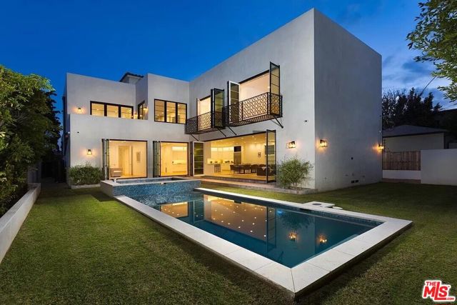 12509 W Sunset Boulevard, Los Angeles CA: https://media.crmls.org/mediaz/606b06c9-32b1-4357-be77-f086bd535594.jpg