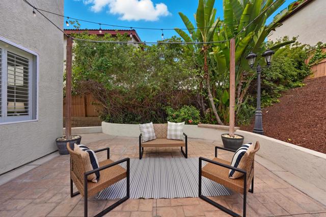 1029 Vista Oak Place, Chula Vista CA: https://media.crmls.org/mediaz/606b093a-825d-4848-b306-24e0d865339b.jpg