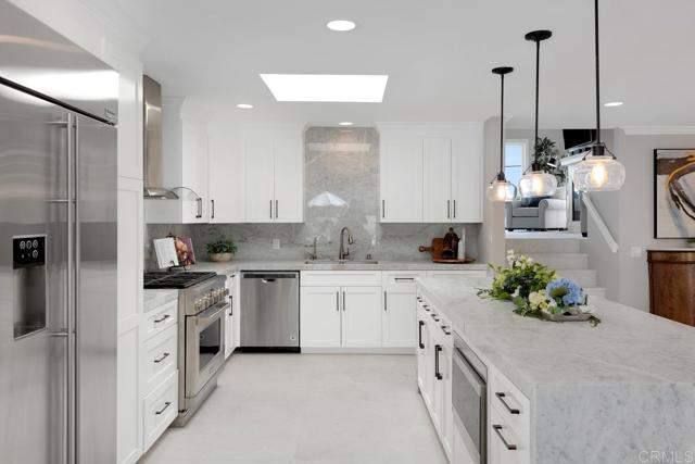 5918 Germaine Lane, La Jolla CA: https://media.crmls.org/mediaz/606b16ba-8f5a-4b04-ab55-316ba6d16b8d.jpg
