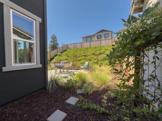 2581 Haybale Street, Gilroy CA: https://media.crmls.org/mediaz/606b90eb-f19b-457e-86e3-1464b7be00f7.jpg
