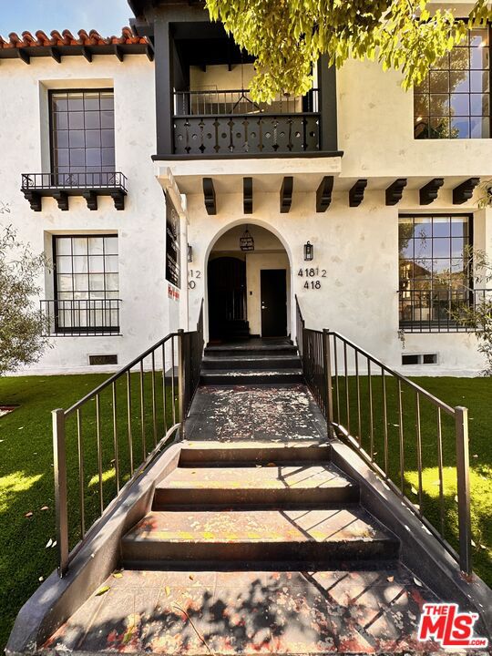 418 N Stanley Avenue, Los Angeles CA: https://media.crmls.org/mediaz/606bab75-c705-4599-9be9-dd636d8b6f44.jpg
