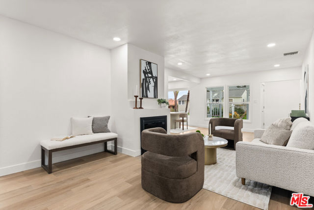 6027 W 76th Street, Los Angeles CA: https://media.crmls.org/mediaz/606bc7d3-2859-4b3a-967f-8c295385d9e7.jpg