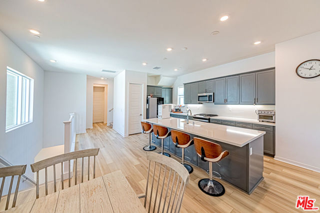 27457 Flycatcher Place, Valencia CA: https://media.crmls.org/mediaz/606bf6cf-0030-47d6-9ce8-64f886b3b874.jpg