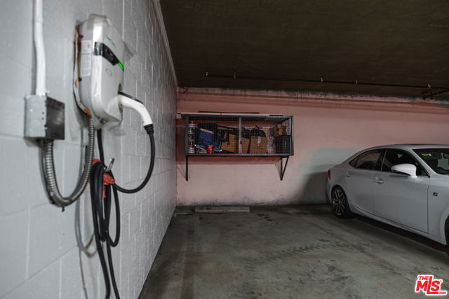 1234 Wilshire Boulevard, Los Angeles CA: https://media.crmls.org/mediaz/606c00c2-9acb-486f-95d3-29bce7a60c52.jpg