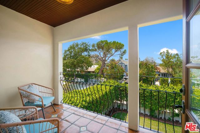 588 N Gower Street, Los Angeles CA: https://media.crmls.org/mediaz/606c806e-e888-41ba-bf2a-d716e9de2ca5.jpg