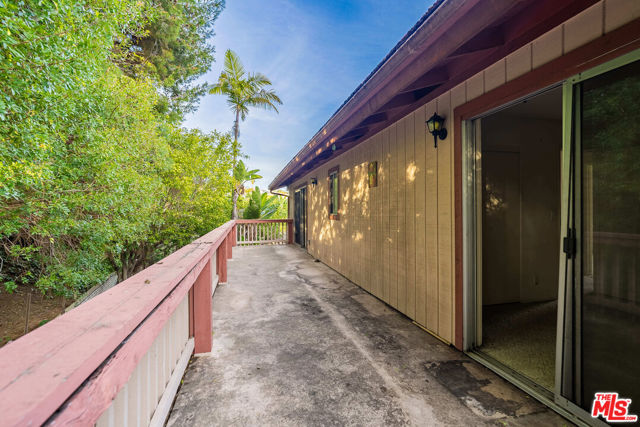 343 Santa Helena, Solana Beach CA: https://media.crmls.org/mediaz/606cce29-a269-4a9c-9fbf-adabc6c95a49.jpg