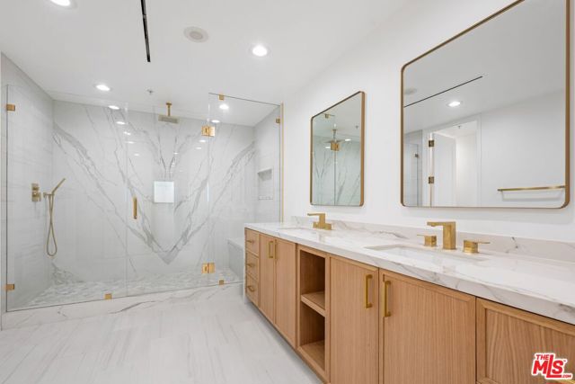 10490 Wilshire Boulevard, Los Angeles CA: https://media.crmls.org/mediaz/606cd133-4176-43a3-aa97-0c1c8c28c057.jpg