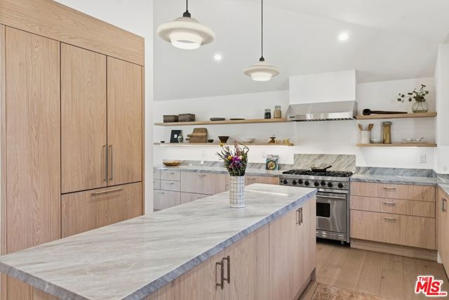 7401 Costello Avenue, Van Nuys CA: https://media.crmls.org/mediaz/606d1b7c-7b62-4f41-b79e-83ba7eeb4b65.jpg