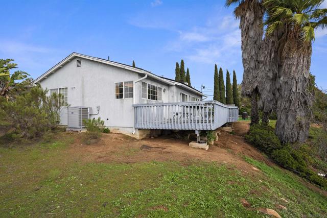 8016 Sterling Dr, El Cajon CA: https://media.crmls.org/mediaz/606d953b-92d6-4975-be80-9498c3c371e2.jpg