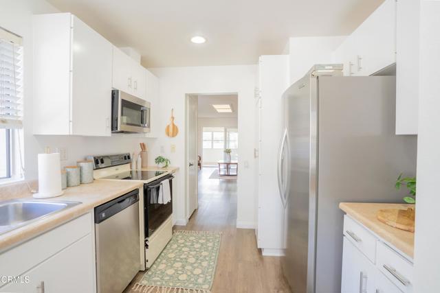 5142 Village 5, Camarillo CA: https://media.crmls.org/mediaz/606ddf3d-4459-4e5e-b96a-1bc182c2810f.jpg