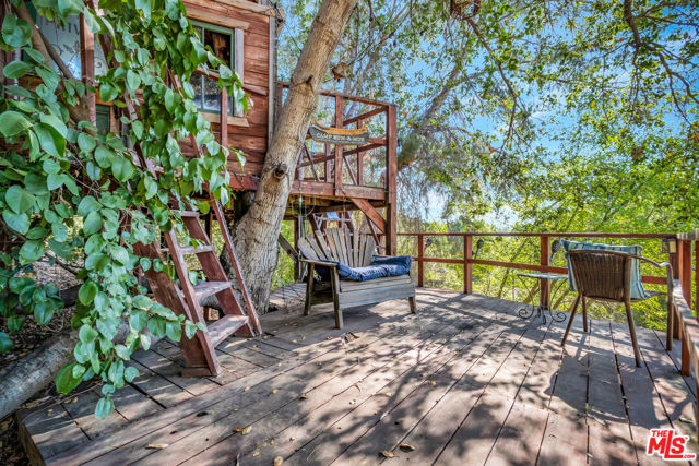 5252 Vanalden Avenue, Tarzana CA: https://media.crmls.org/mediaz/606e3a4d-9395-40bd-a474-08f5eedd9f71.jpg