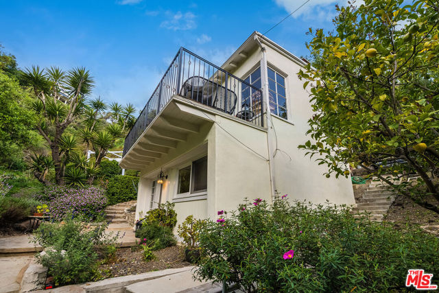 1205 N Beverly Glen Boulevard, Los Angeles CA: https://media.crmls.org/mediaz/606e4100-9245-4015-bdb9-68ac5de66e25.jpg