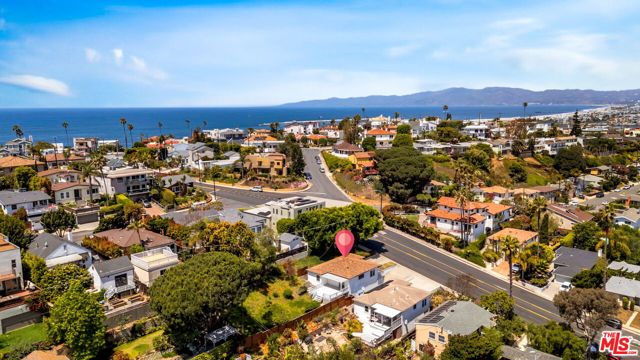 408 W Manchester Avenue, Playa del Rey CA: https://media.crmls.org/mediaz/606e8209-1cdf-4594-8187-6c8f01f844fb.jpg