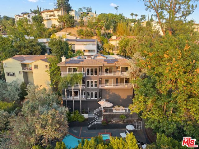 3275 N Knoll Drive, Los Angeles CA: https://media.crmls.org/mediaz/606ec6d5-17e4-4428-b009-b2f622b9a026.jpg