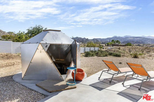 5215 Pioneertown Road, Pioneertown CA: https://media.crmls.org/mediaz/606f10bc-0acc-46fe-83df-a94e94d1096f.jpg