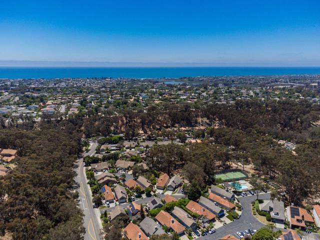 2820 Cedarwood Way, Carlsbad CA: https://media.crmls.org/mediaz/606f8fad-820e-4132-a084-e40aeabe5533.jpg