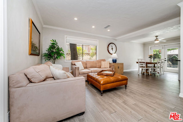24417 Clipstone Street, Woodland Hills CA: https://media.crmls.org/mediaz/606f99f4-70f9-4ce6-8eb9-e70ce0497571.jpg