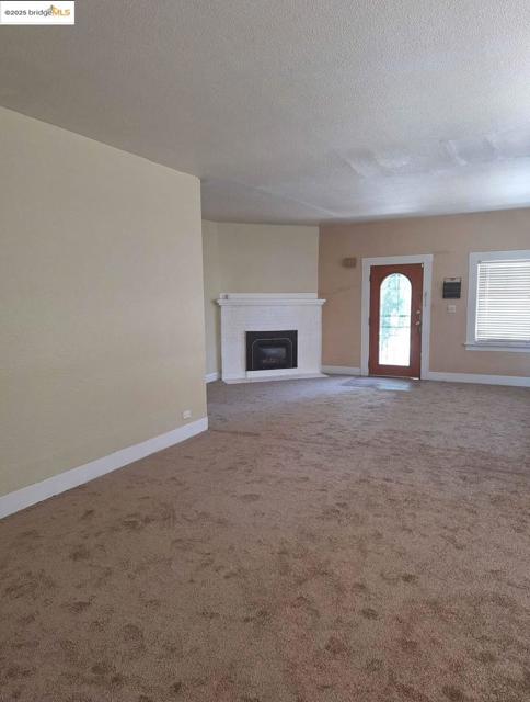 619 W 6Th St, Antioch CA: https://media.crmls.org/mediaz/6070047f-2fca-43cc-84ca-947b0ae52288.jpg