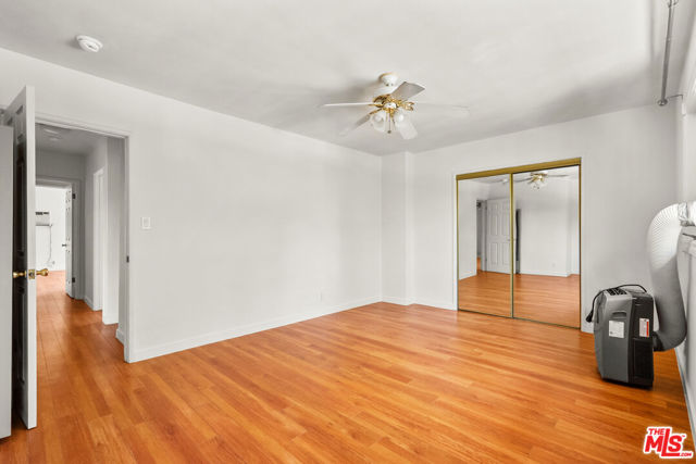 272 S Doheny Drive, Beverly Hills CA: https://media.crmls.org/mediaz/607011c2-9dec-4385-a1f1-1e95eb199b28.jpg