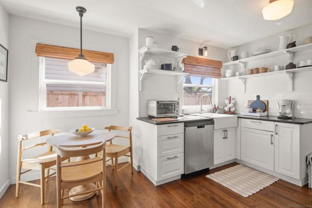 950 Olive Ave, Coronado CA: https://media.crmls.org/mediaz/60704206-186c-40af-8a12-bc51974a27d3.jpg