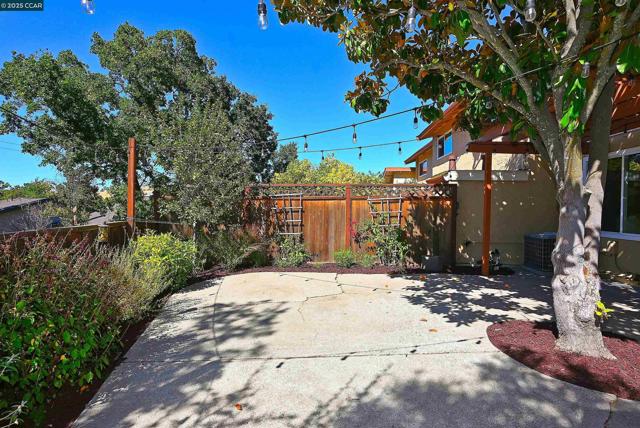 1084 Southdown Court, Walnut Creek CA: https://media.crmls.org/mediaz/607073a9-b3da-486c-babf-7ff1527a77b3.jpg
