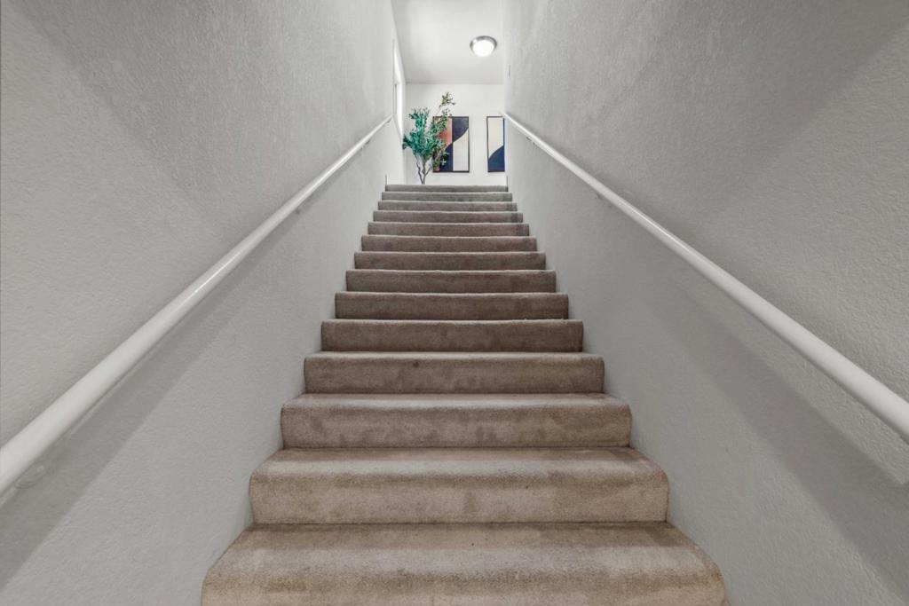 https://media.crmls.org/mediaz/60710552-d36a-4a6c-9611-1c48201ab378.jpg?preset=X-Large