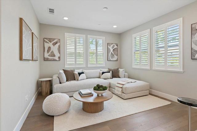 639 Cinnamon Circle, Mountain View CA: https://media.crmls.org/mediaz/60711bf6-56fb-4559-9f86-9fe7c7328791.jpg