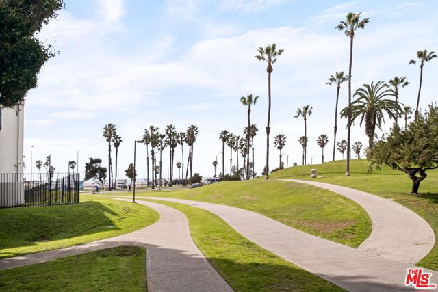 2940 Neilson Way, Santa Monica CA: https://media.crmls.org/mediaz/60719495-fd9b-44cf-ad05-e0bad64ada77.jpg