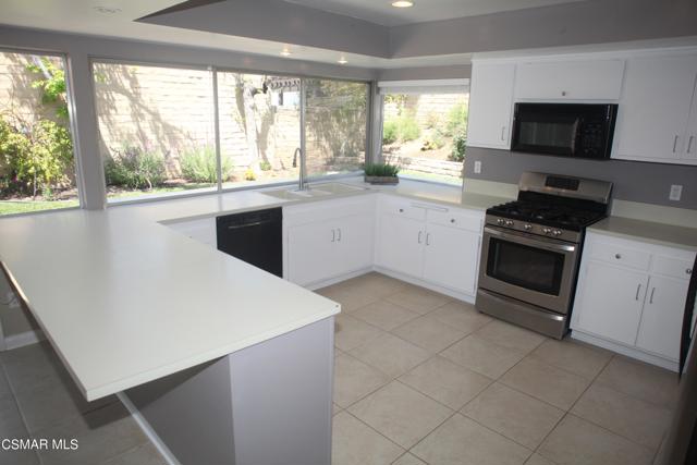 4518 Henley Court, Westlake Village CA: https://media.crmls.org/mediaz/6072cd17-0354-463a-8d41-d965b6dee259.jpg