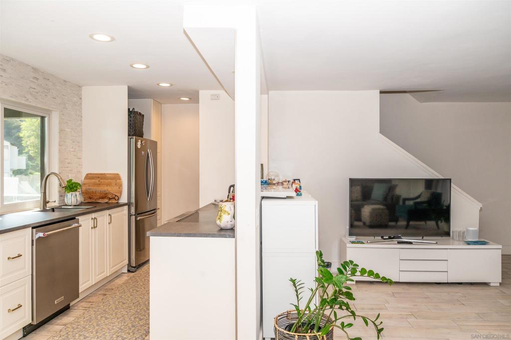 MLS #250037852SD image #9