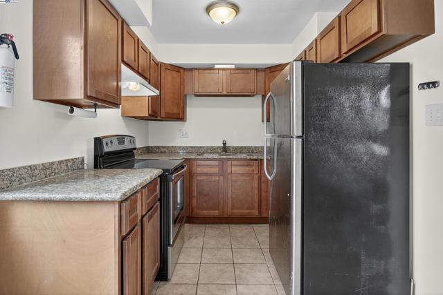 273 MacArthur Blvd, Oakland CA: https://media.crmls.org/mediaz/60736f1b-2e8e-498e-a46a-3094ed1af337.jpg