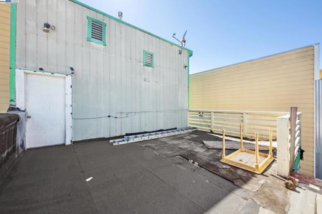 1018 Gilman Ave, San Francisco CA: https://media.crmls.org/mediaz/6073710d-4562-4d4f-bd9c-2adce87be684.jpg