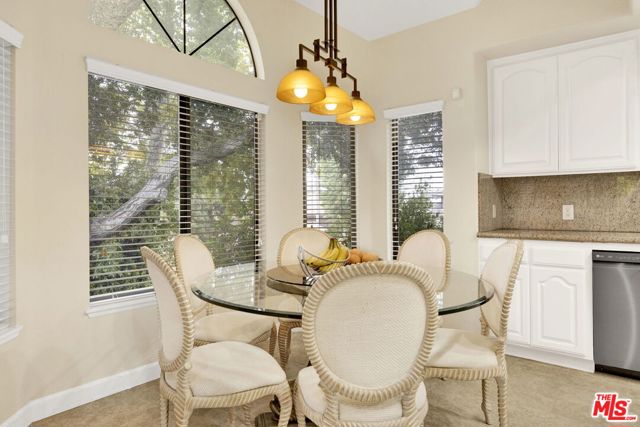 2200 Shenandoah Lane, Glendora CA: https://media.crmls.org/mediaz/6073b292-7ccb-4c7d-8281-528efbe8e0f3.jpg