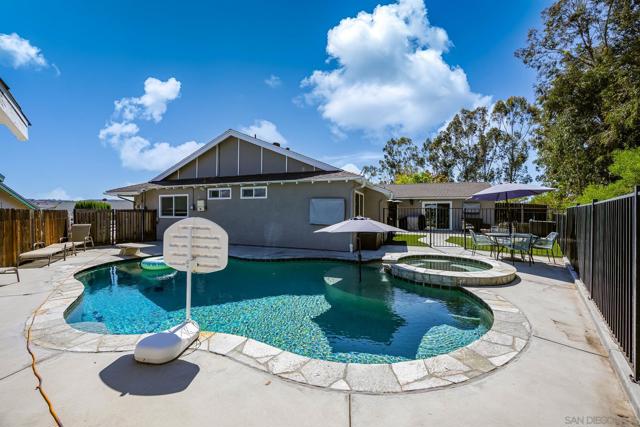 13306 Tawanka Dr, Poway CA: https://media.crmls.org/mediaz/6073c249-973b-49b4-b246-1d02a7f64ae9.jpg