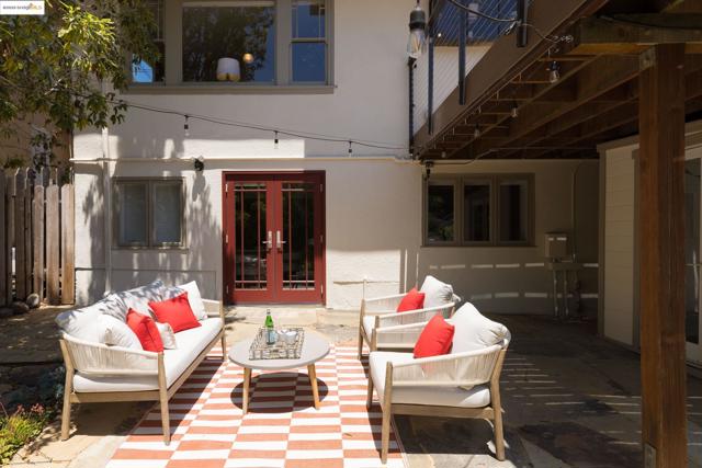 769 Santa Ray Ave, Oakland CA: https://media.crmls.org/mediaz/6074d6fa-b50d-4549-b9bf-ad257b910815.jpg