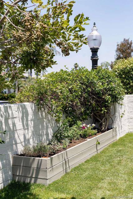 4618 Monroe Avenue, San Diego CA: https://media.crmls.org/mediaz/607598f3-2de8-4802-a8f2-3ef64c8a907e.jpg